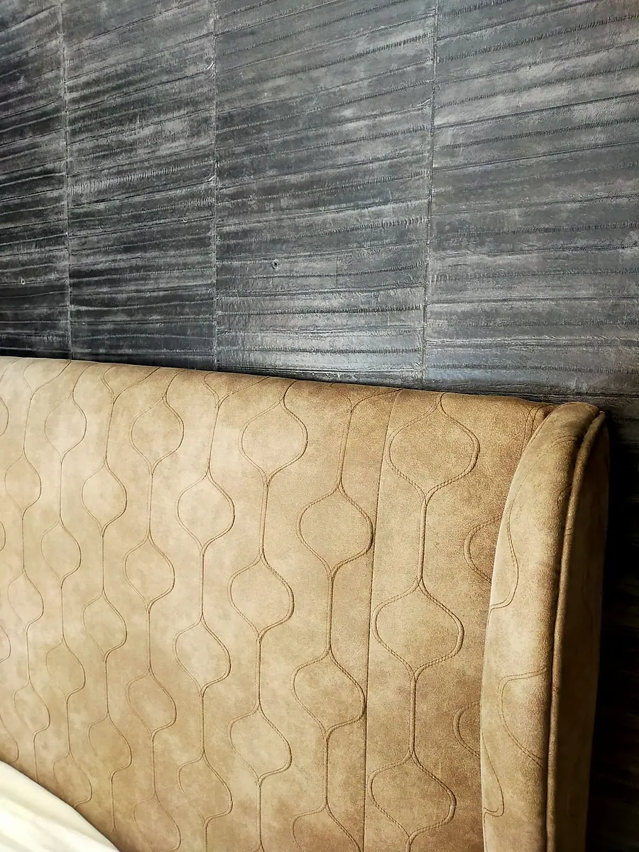 Cabecero tapizado y acolchado en tejido dorado
